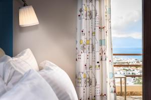 A bed or beds in a room at Platanias Sky View