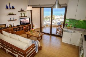 A kitchen or kitchenette at Platanias Sky View