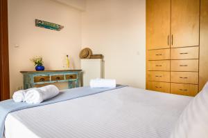 A bed or beds in a room at Platanias Sky View