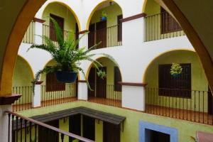 a courtyard in a building with a potted plant at Los Ángeles Hotel in Jalpan
