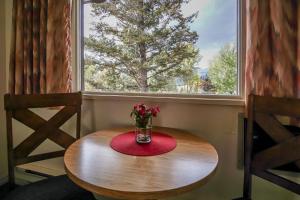 Φωτογραφία από το άλμπουμ του Gables Motel σε Radium Hot Springs +17 φωτογραφίες