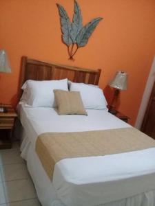 Postel nebo postele na pokoji v ubytování Apartamentos del Puerto