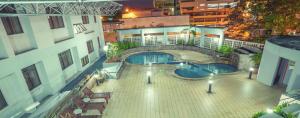 Bazén v ubytování Kingwood Hotel Kuching nebo v jeho okolí