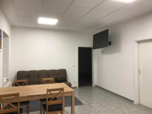 TV a/nebo společenská místnost v ubytování Am Bahnhof