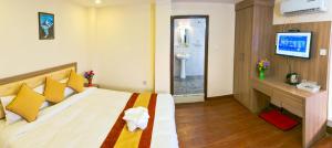 Postel nebo postele na pokoji v ubytování Sakura Boutique Hotel