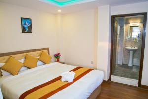 Postel nebo postele na pokoji v ubytování Sakura Boutique Hotel