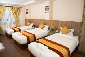 Postel nebo postele na pokoji v ubytování Sakura Boutique Hotel