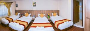 Postel nebo postele na pokoji v ubytování Sakura Boutique Hotel