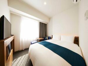 Un pat sau paturi într-o cameră la Hotel Intergate Tokyo Kyobashi