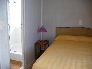 Postel nebo postele na pokoji v ubytování Hôtel Modern