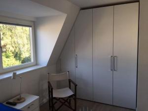 a room with a desk and a chair and a window at Ferienwohnung Kiel - Kanalblick in Kiel