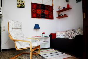 a living room with a chair and a couch at Casa Lomas in Arcos de la Frontera