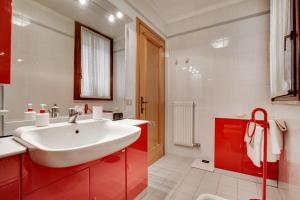 Kúpeľňa v ubytovaní Saint's Mark Apartment Venice