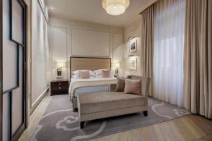 Rúm í herbergi á Hotel Aleksander Medical & SPA
