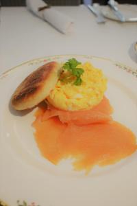 a plate of food with mashed potatoes and a banana at Glendon Bed and Breakfast in Matlock +16 photos