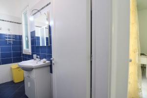 A bathroom at B&B Villa Genny a pochi passi dal mare
