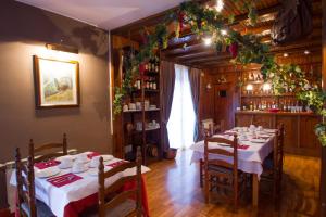 En restaurang eller annat matställe på Gran Chalet Hotel & Petit Spa