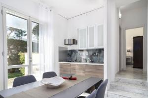 A kitchen or kitchenette at B&B Villa Genny a pochi passi dal mare