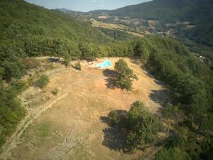 an aerial view of a pool in the middle of a forest at Agriturismo Il Gufo in San Marcello Pistoiese
