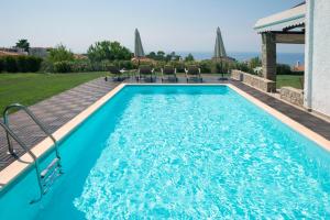 Bazén v ubytovaní DreamView Luxury 4br Villa alebo v jeho blízkosti