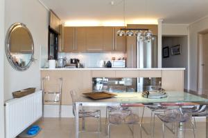 Kuchyňa alebo kuchynka v ubytovaní DreamView Luxury 4br Villa