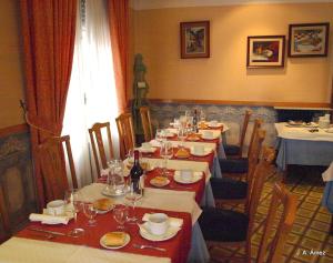 Restaurace v ubytování Hostal Orejas
