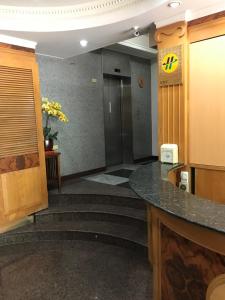 an office lobby with a reception desk and a elevator at Shiah Yih Hotel in Huwei