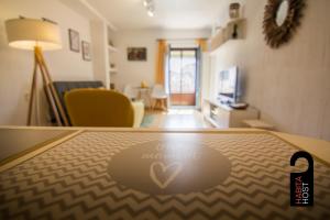 TV a/nebo společenská místnost v ubytování Cuencaloft Casita de la Luz