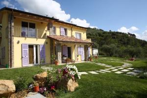 A garden outside La cicala stonata