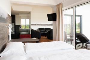Postel nebo postele na pokoji v ubytování BURGHOF - DAS HOTEL