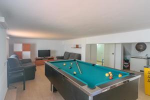 a living room with a pool table in it at Cubo's Villa Marieli Chilches in Chilches