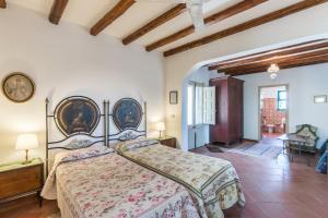 A bed or beds in a room at Etna B&B La casa di Pippinitto