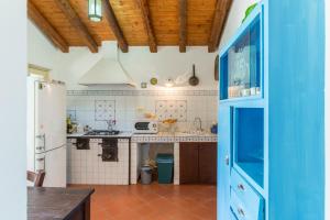 A kitchen or kitchenette at Etna B&B La casa di Pippinitto