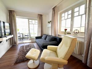 a living room with a couch and a tv at Ferienwohnung "Sonnendeck" Binz in Binz