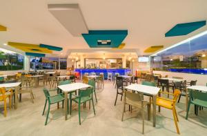 Restauracja lub miejsce do jedzenia w obiekcie Apartamentos Santa Rosa