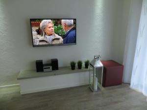 a flat screen tv hanging on a wall at dat geele hus Wohnung Nr. 4 in Büsum