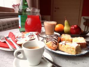 אפשרויות ארוחת הבוקר המוצעות לאורחים ב-Salisù Country House