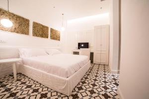 Un pat sau paturi într-o cameră la Villa Ascosa - Relais sul Mare +54 fotografii