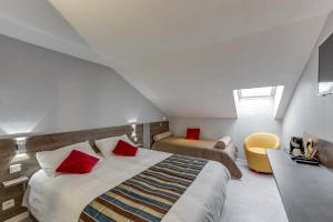 מיטה או מיטות בחדר ב-The Originals Access, Hotel Thouars
