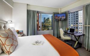 Postel nebo postele na pokoji v ubytování Seaport Hotel® Boston