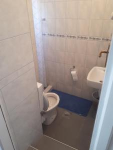 A bathroom at Apartments and rooms Lena