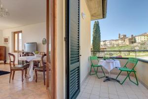 A balcony or terrace at Finestra su Lucignano