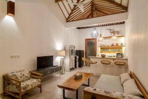 Gallery image of Coral Flora Villa Beach Front in Gili Trawangan