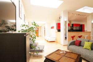 a living room with a couch and a table at Paris East Side Lodge in Pantin