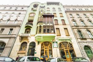ブダペストにあるBudapest Art Nouveau Apartmentのギャラリーの写真