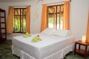 Ένα ή περισσότερα κρεβάτια σε δωμάτιο στο Refugios Parajuru - Villa Alegre