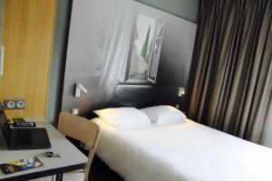 Postel nebo postele na pokoji v ubytování B&B HOTEL Valence TGV Romans