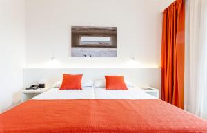 Postel nebo postele na pokoji v ubytování Intelier Orange
