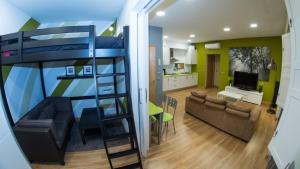a room with a bunk bed and a living room at Apartamento Deluxe in Zamora
