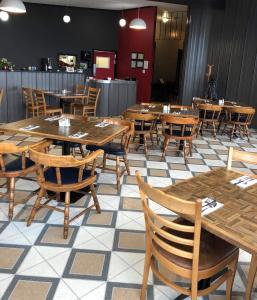 Restoran või mõni muu söögikoht majutusasutuses Dalewood Inn +9 fotot